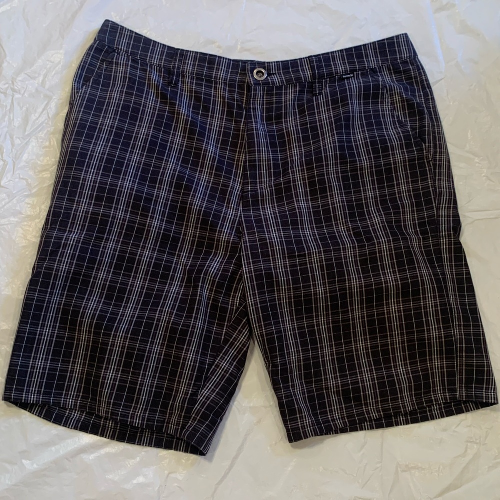 Hurley Men’s Black Plaid Shorts Size 34 Inseam 10”